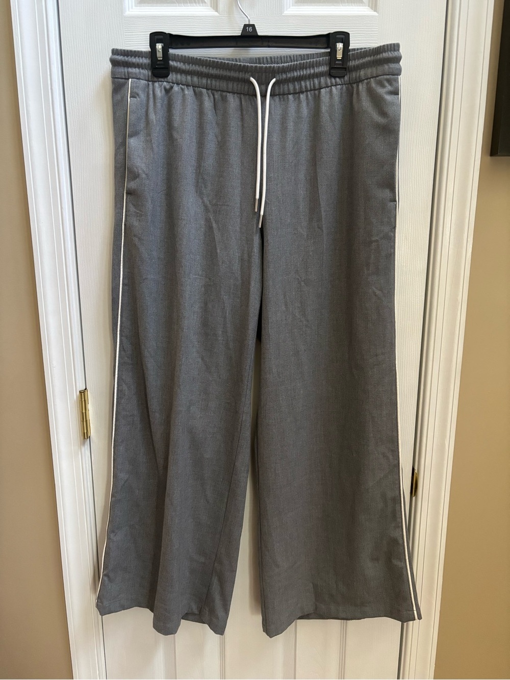 H&M Divided Woman’s Gray w/ White Size Pinstripe Drawstring Pants, Size L, EUC